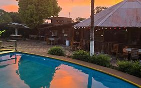 Hotel Cabanas La Teca